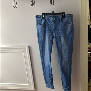 American Eagle “super super stretch jeans”